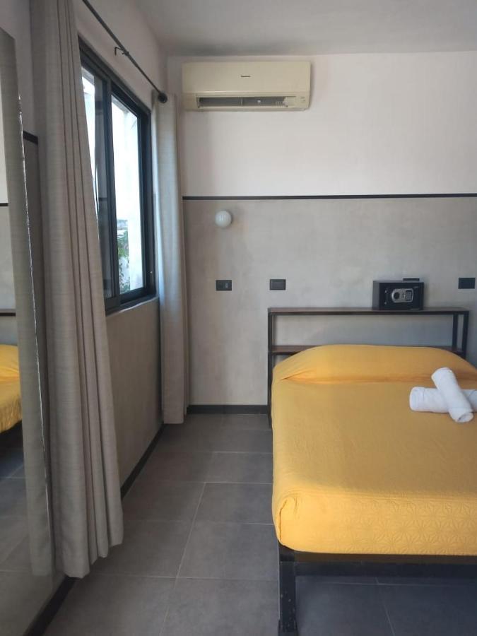 Moloch Hostel & Suites Cancun Exterior photo