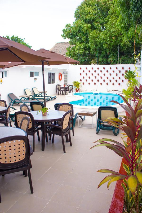 Moloch Hostel & Suites Cancun Exterior photo