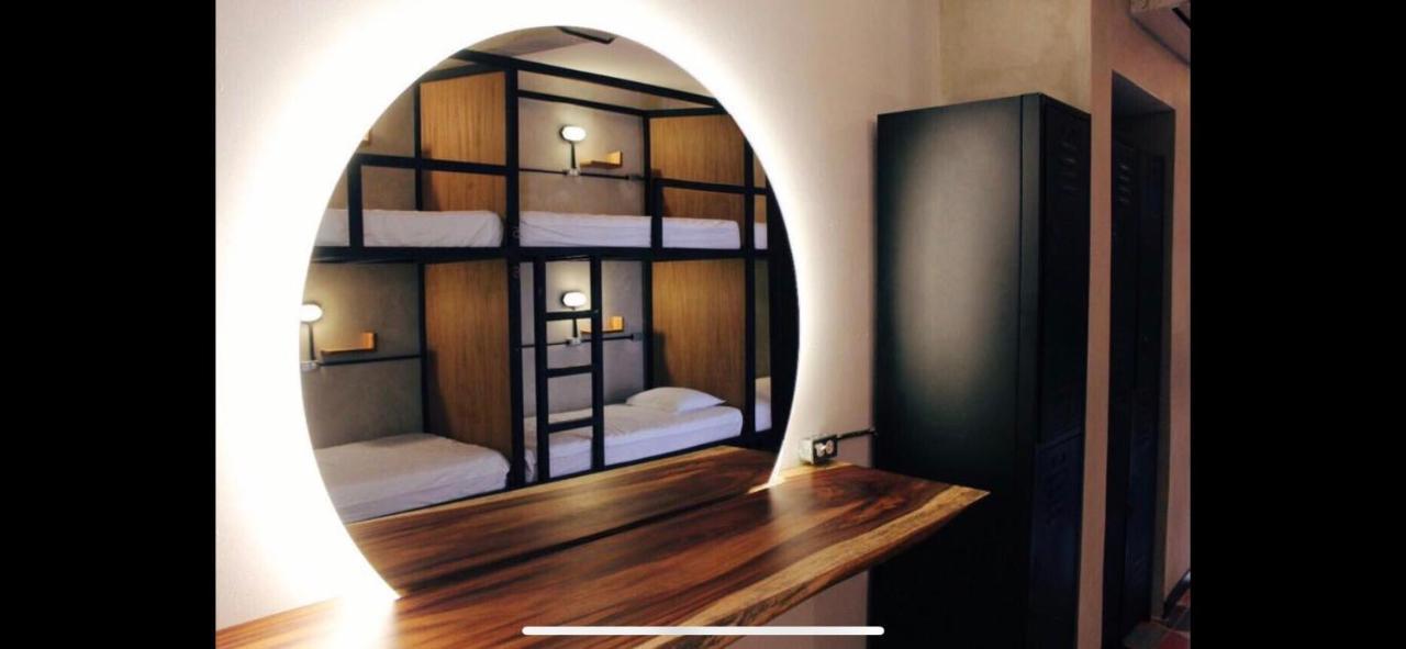 Moloch Hostel & Suites Cancun Exterior photo
